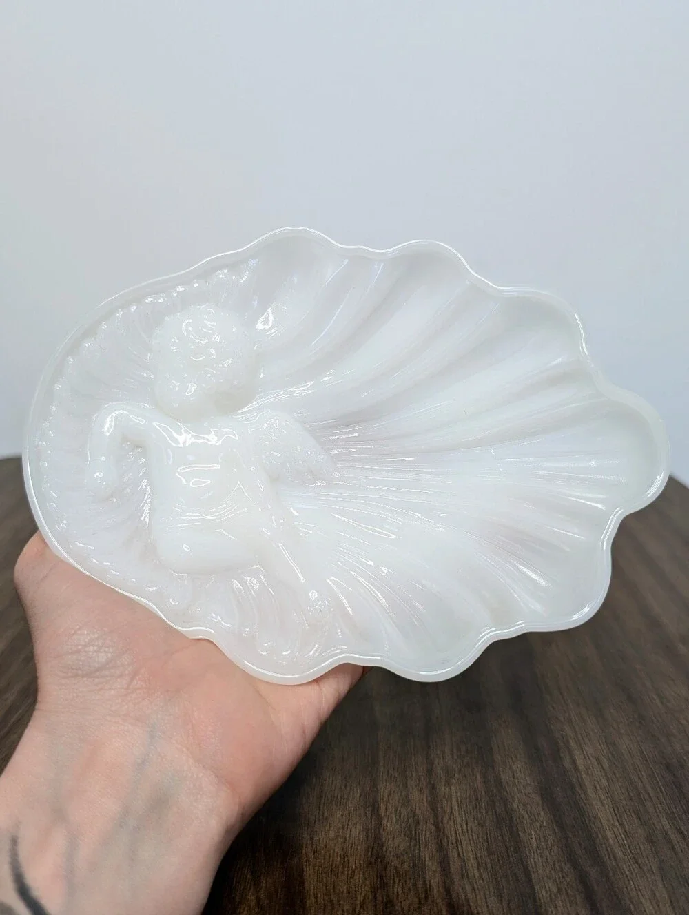 Vintage 60s AVON White Milk Glass Scalloped Edge Angel Cherub Soap Or Ring Dish